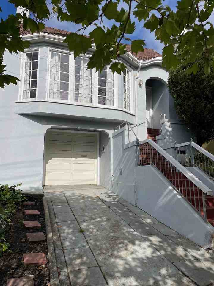 2521 15th Ave - Photo 2 of 18