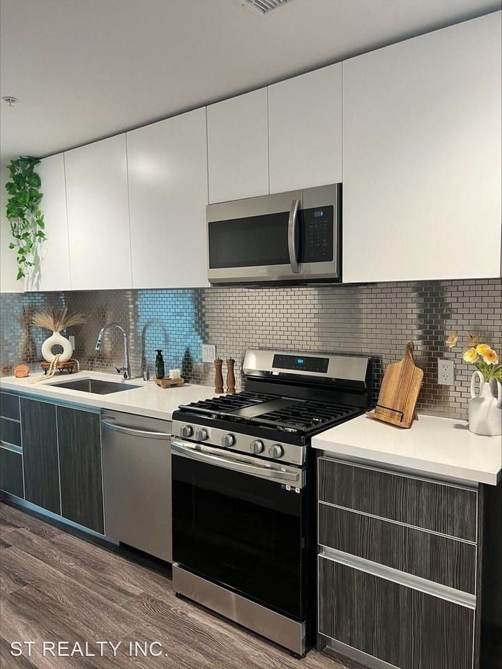 Brand New Building featuring 1 & 2 bedroom Flats & Townhomes! - Photo 2 of 10