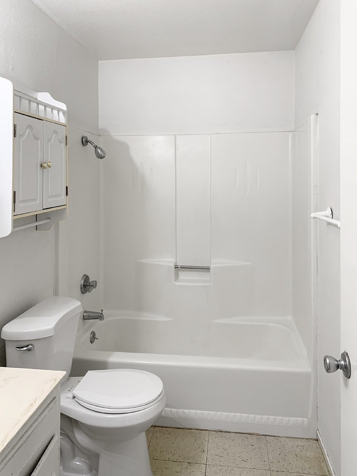201 N Alvord St #B - Photo 4 of 10