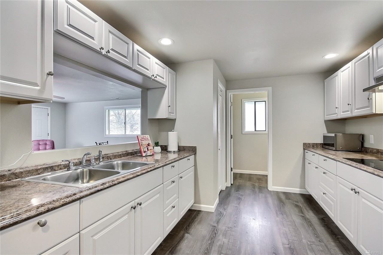 Expansive 3 level private gated home sits on +/-4.94 acres with a pond and beautiful view of Mount R - Photo 4 of 9