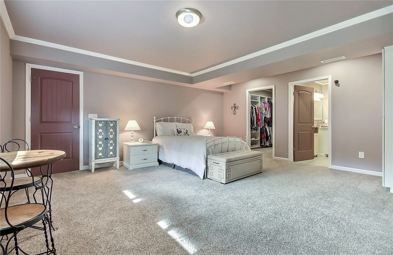 Expansive 3 level private gated home sits on +/-4.94 acres with a pond and beautiful view of Mount R - Photo 6 of 9