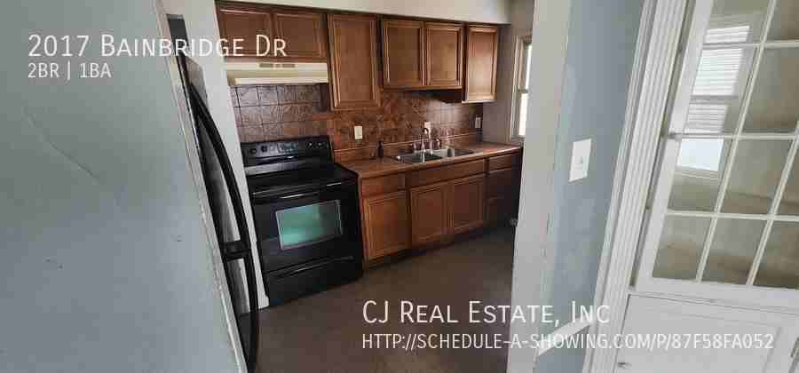 2017 Bainbridge Dr - Photo 3 of 8