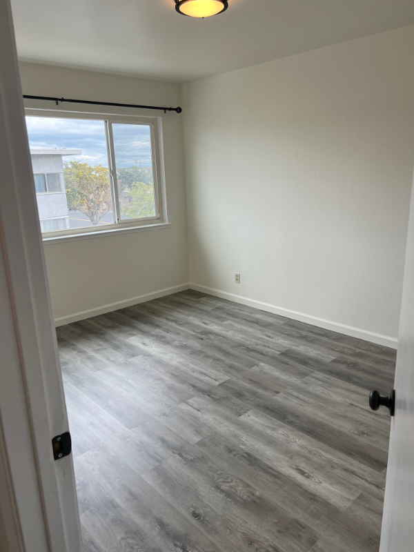 490 Talbert St #302 - Photo 4 of 14