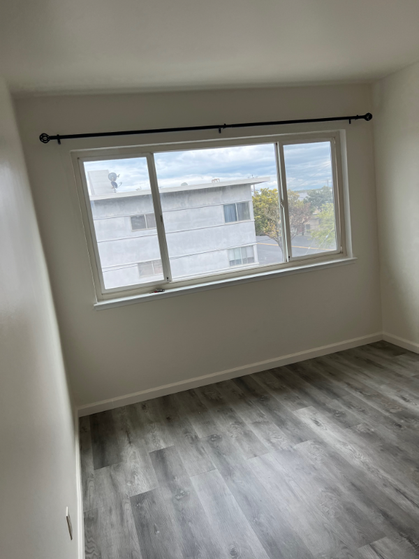 490 Talbert St #302 - Photo 5 of 14