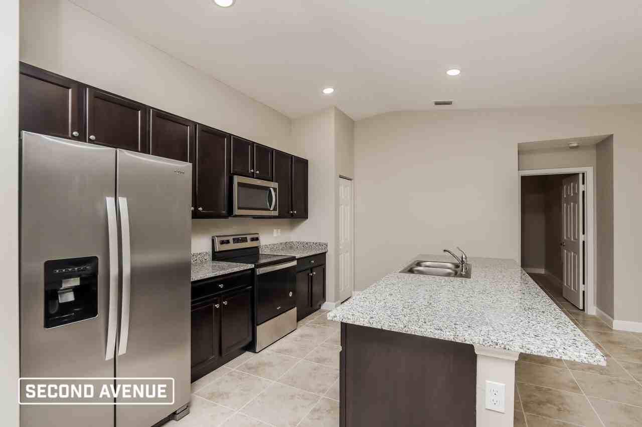 1440 Vander Ave Se - Photo 4 of 21