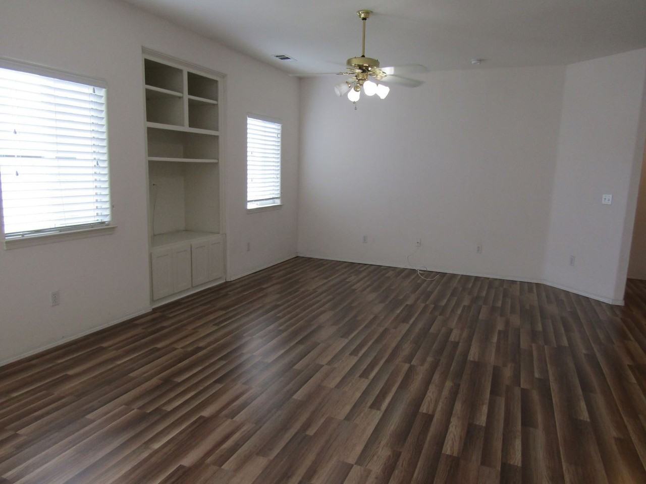 1473 Blackberry Ave - Photo 2 of 31