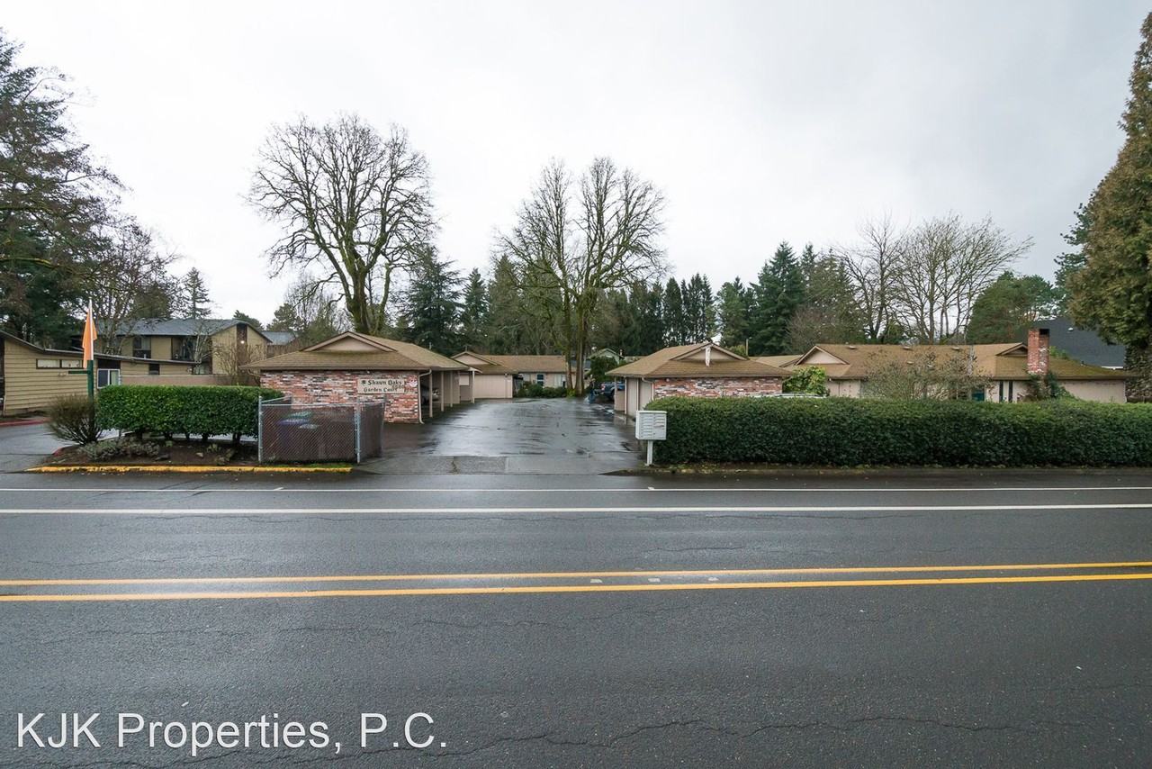 2580 SE Courtney Avenue - Photo 2 of 7