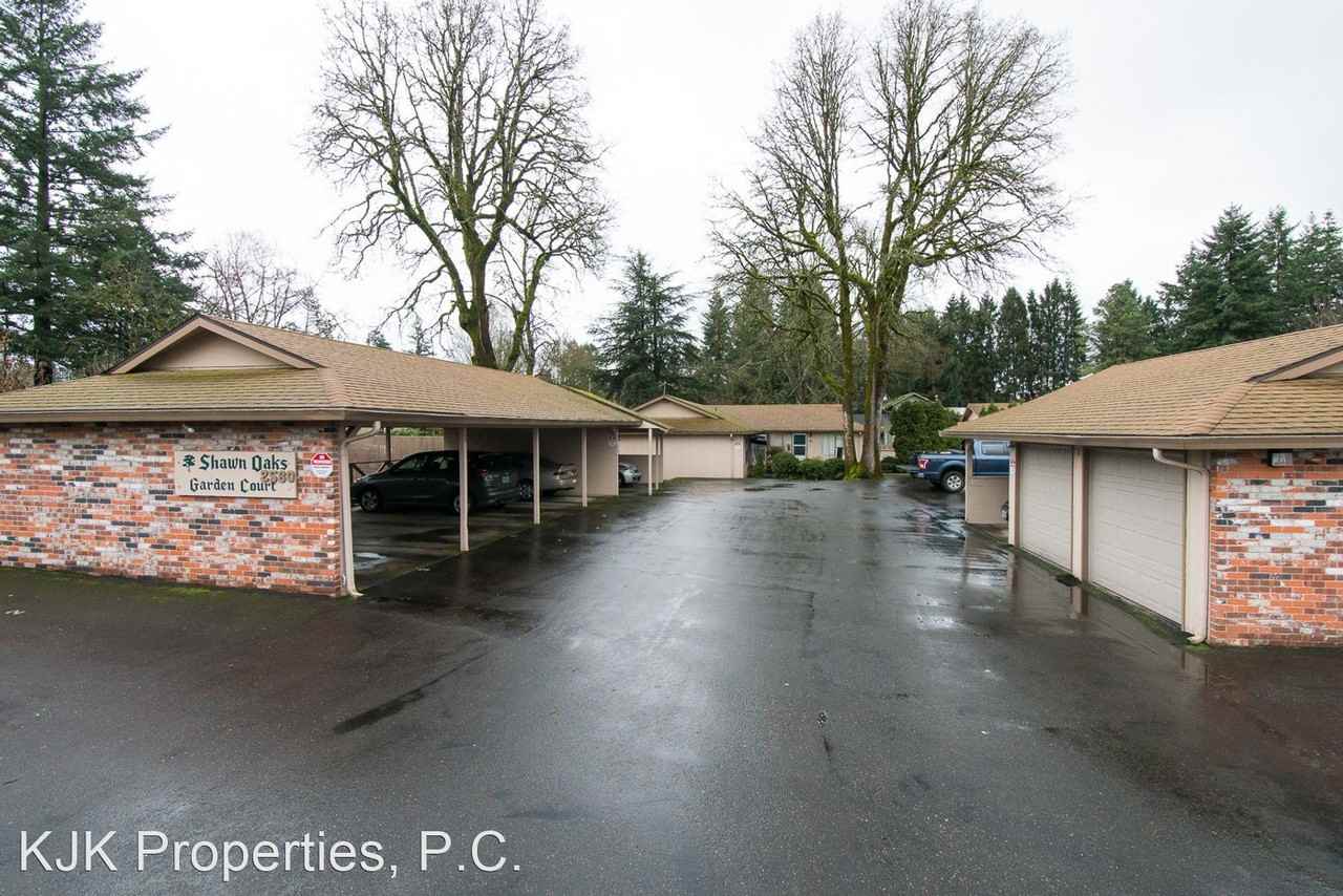 2580 SE Courtney Avenue - Photo 3 of 7