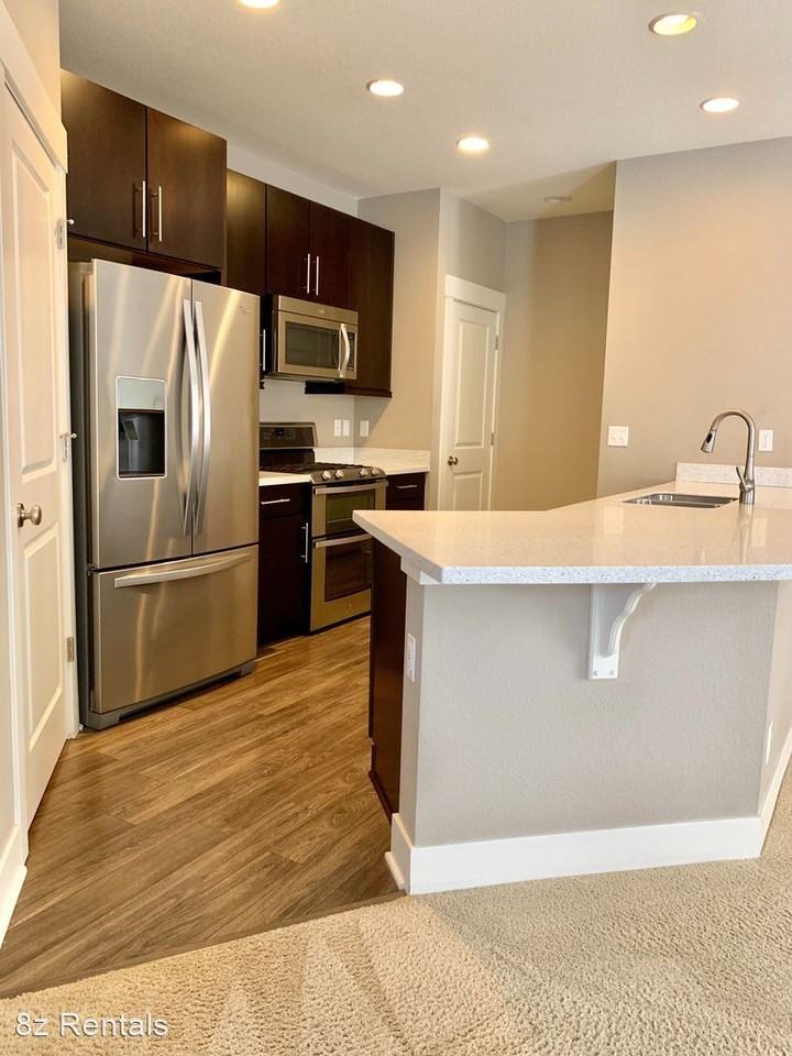 8458 Parkland St - Photo 3 of 24