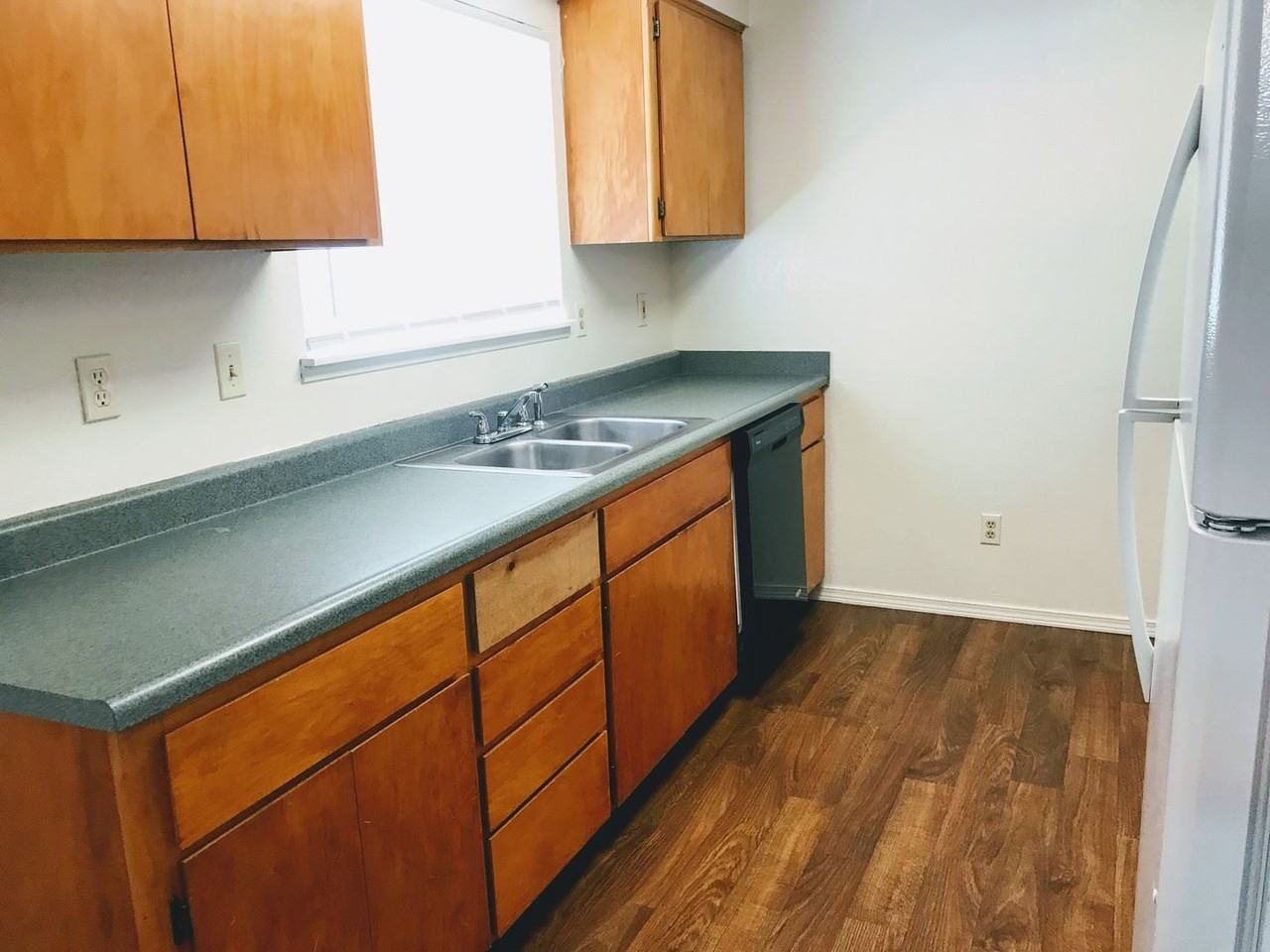 221 S Grove Ln - Photo 3 of 18