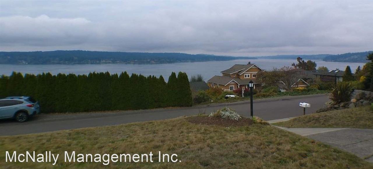 3141 Soundview Dr W - Photo 2 of 24