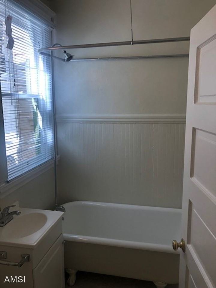 1331 Grove St - Photo 2 of 10