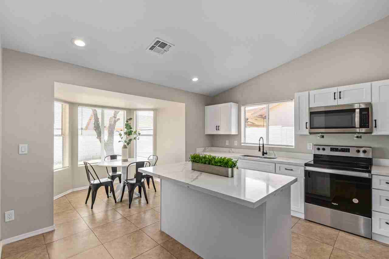 W Cypress St - Photo 3 of 10