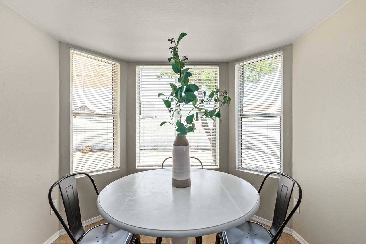 W Cypress St - Photo 6 of 10