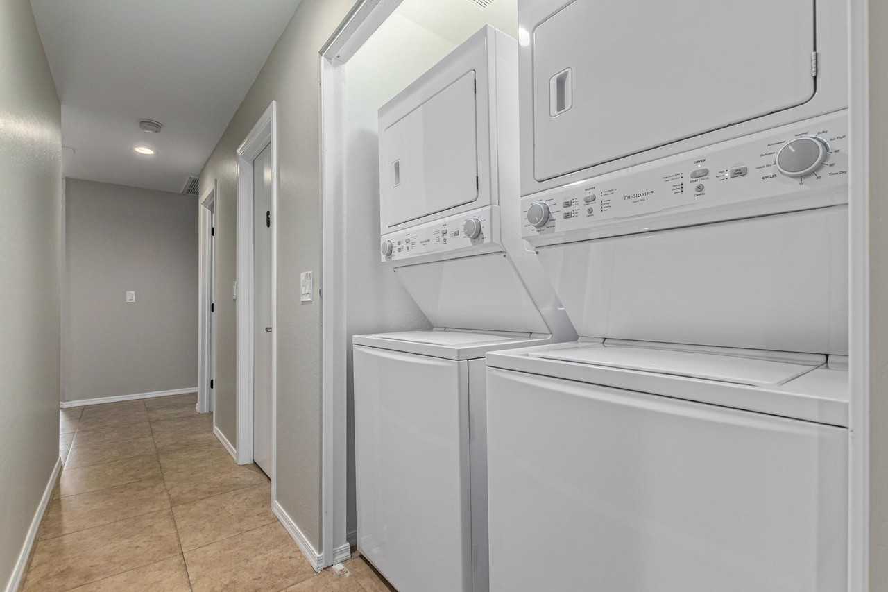 W Cypress St - Photo 7 of 10