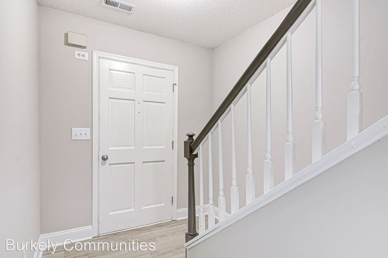 3227 Regents Park Ln Unit C - Photo 2 of 14