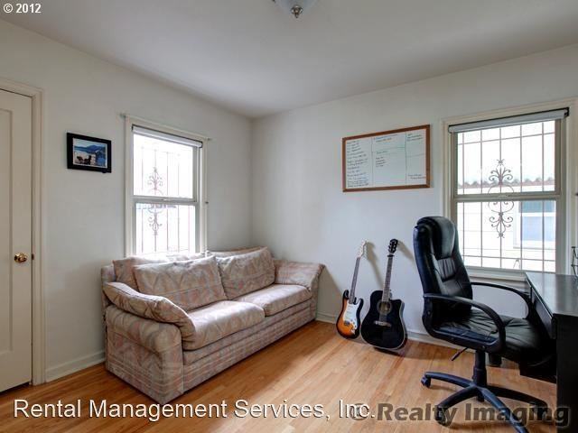 426 Se 53rd Ave - Photo 2 of 11