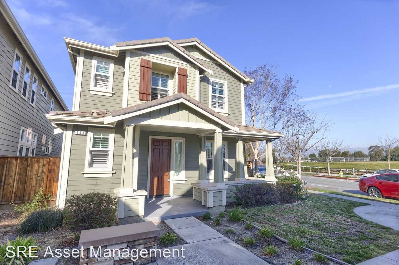 753 S 22nd St - Photo 2 of 17