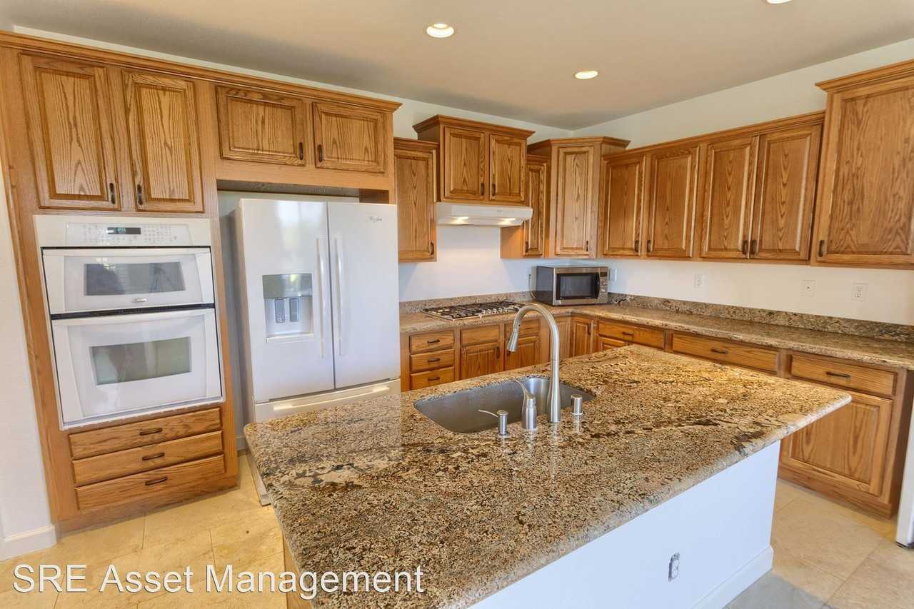 753 S 22nd St - Photo 3 of 17