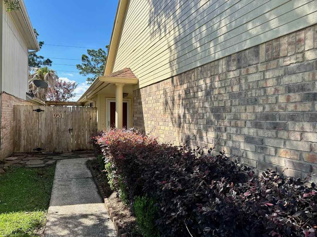 951 Green Meadow St - Photo 2 of 20