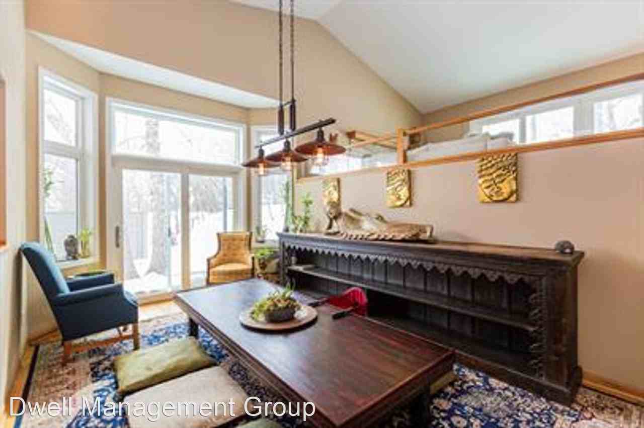 810 Bristol Ln Ne - Photo 3 of 15