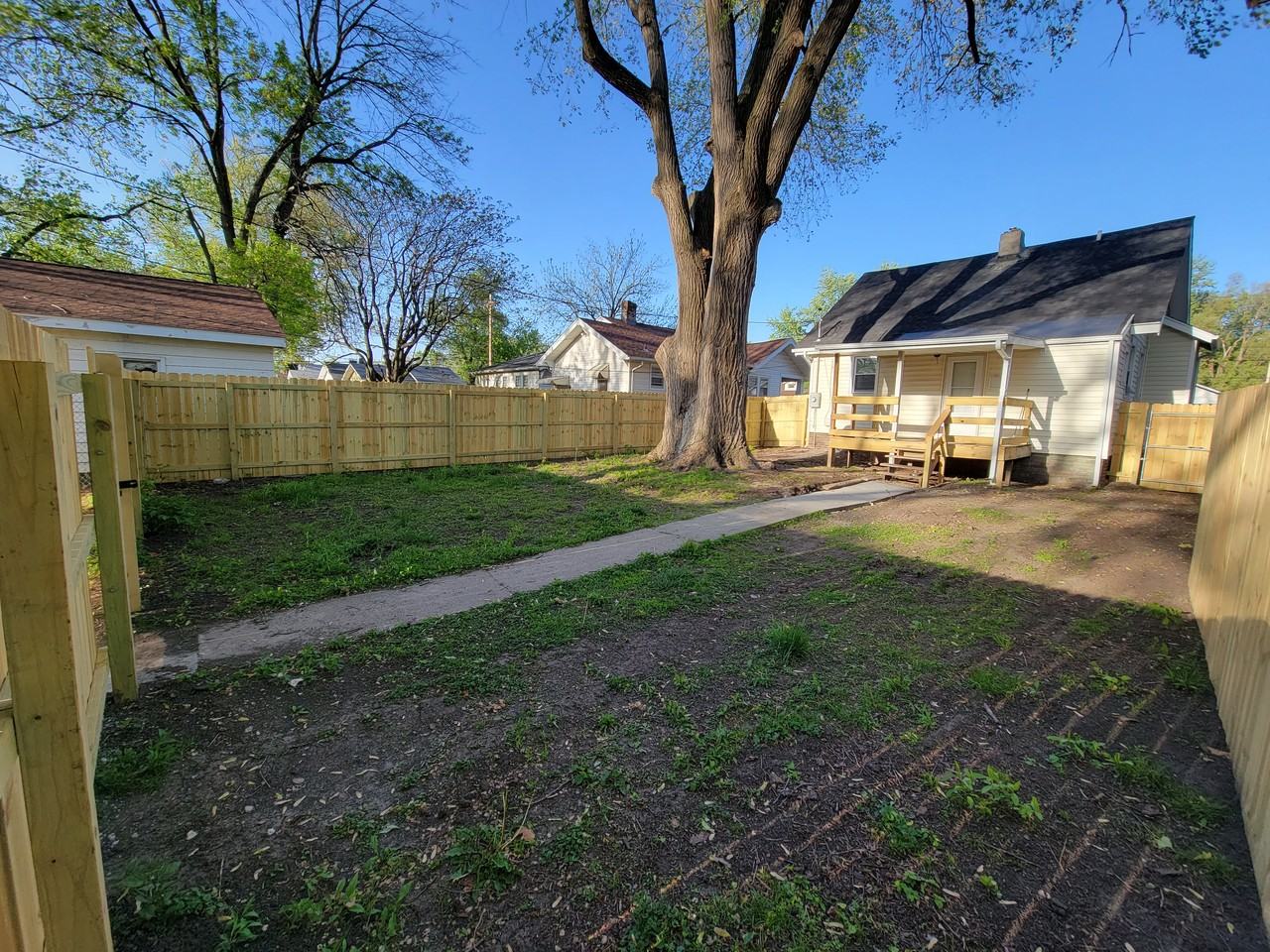 2309 S 11th St - Photo 3 of 9