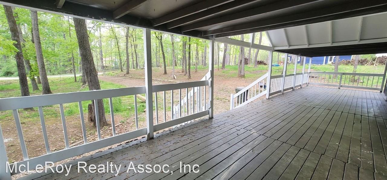 137 N Stewart Ln - Photo 2 of 9