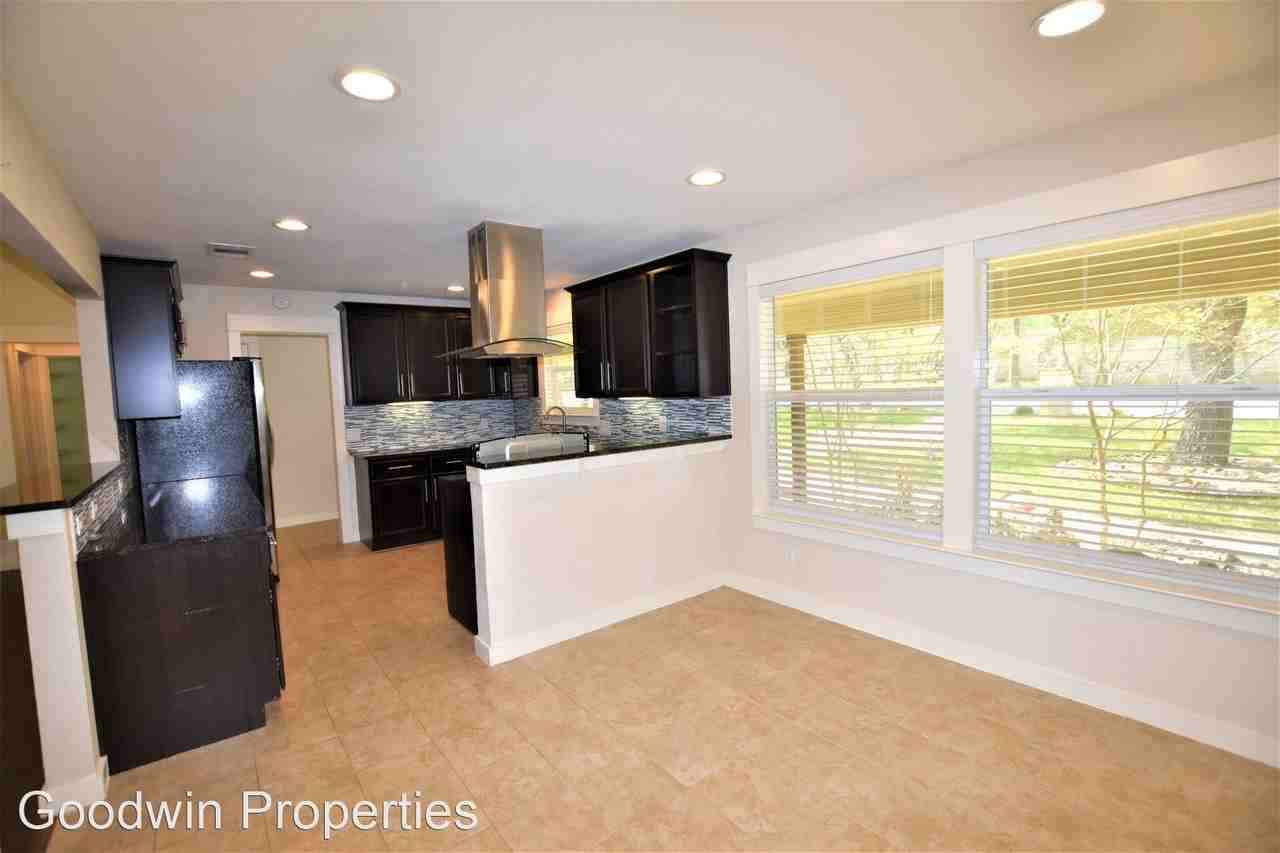 13107 Stillforest St - Photo 2 of 11