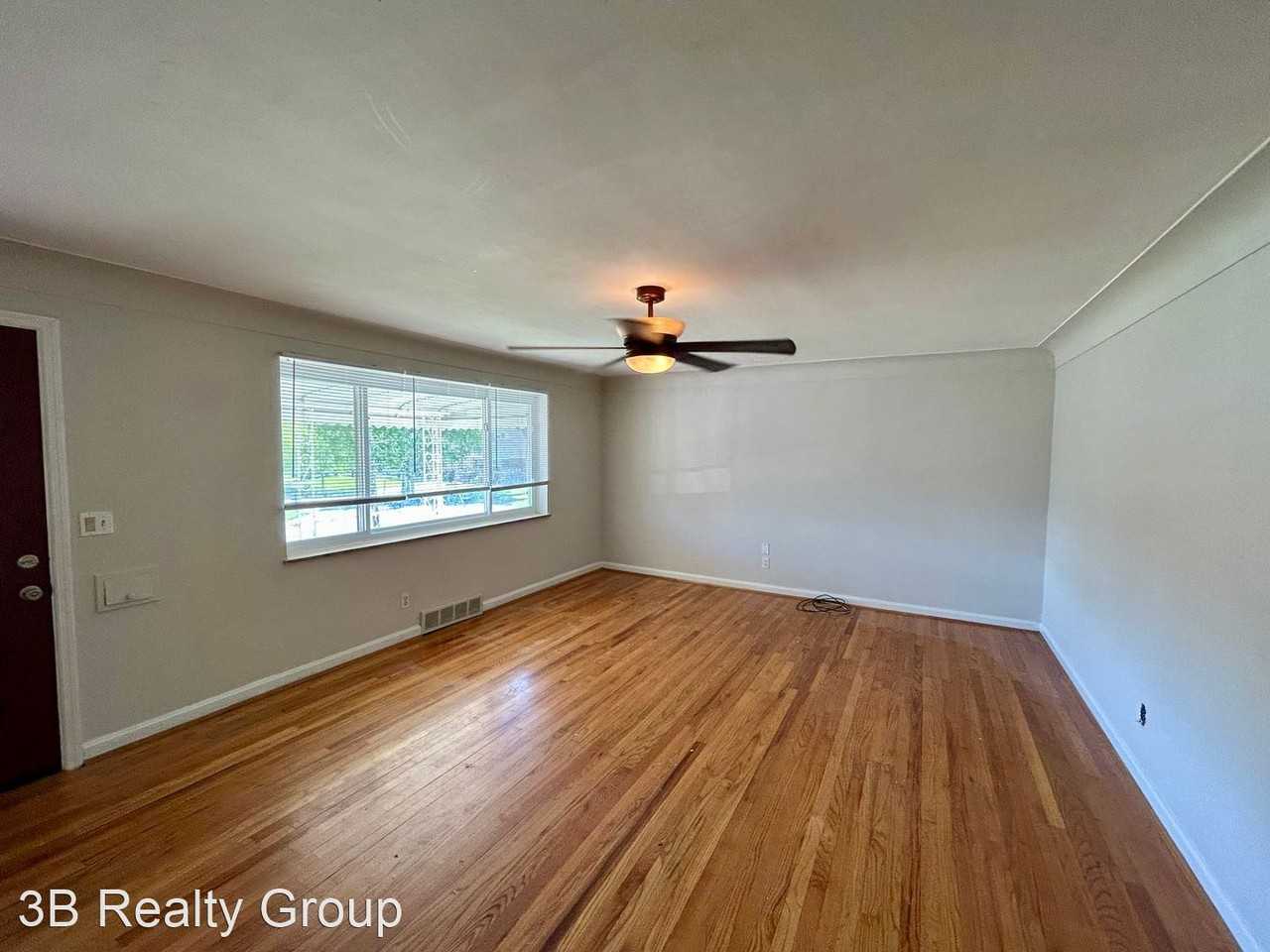 5551 Sunnywoods Ln - Photo 2 of 18