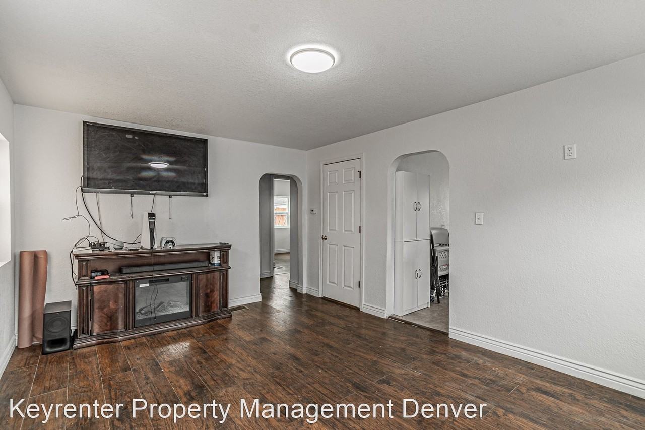 3105 W Ohio Ave - Photo 2 of 30