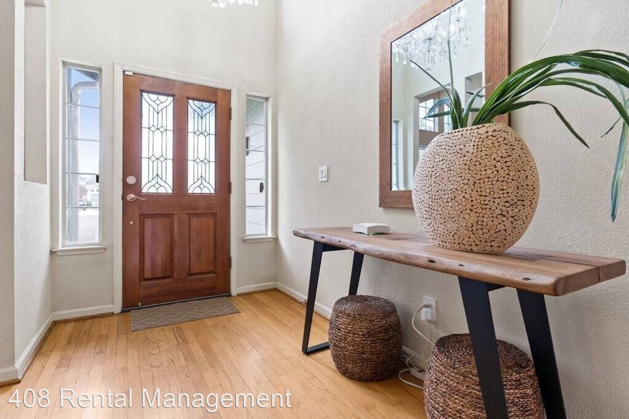 697 Budd Ct - Photo 2 of 39