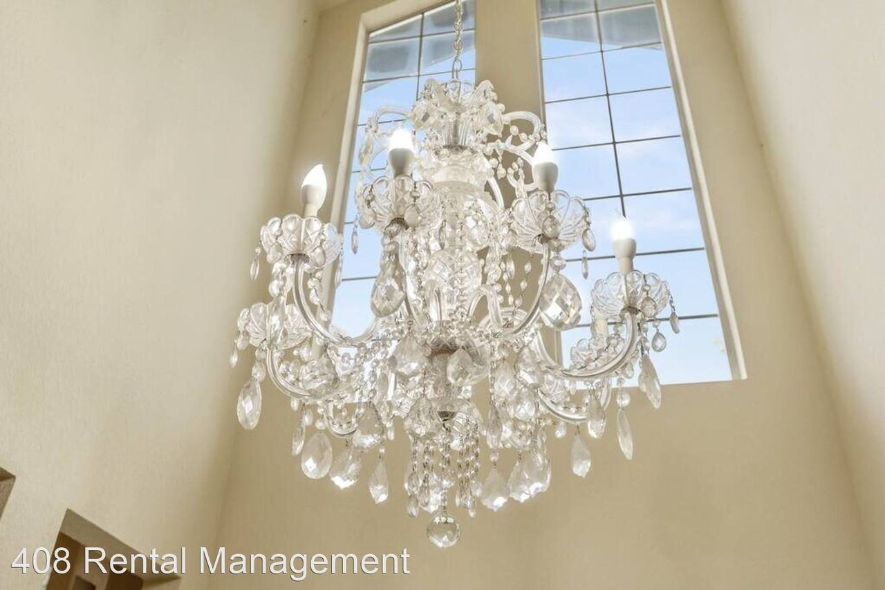 697 Budd Ct - Photo 3 of 39