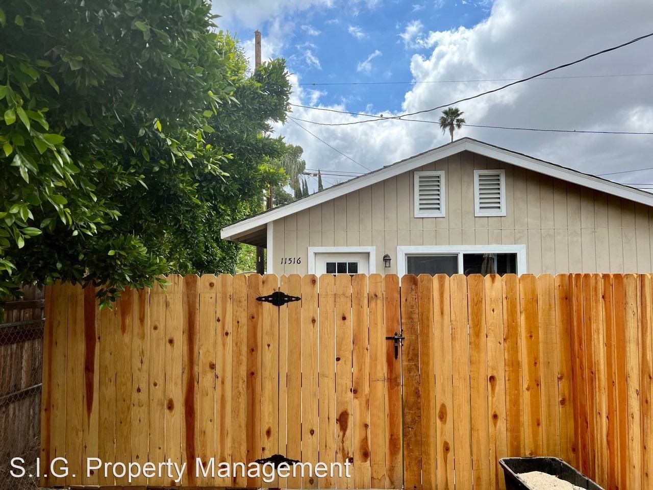 11516 Kelowna St - Photo 2 of 22