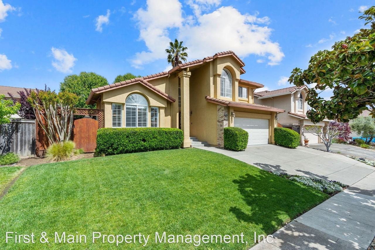 2570 Wine Country Ave - Photo 2 of 50