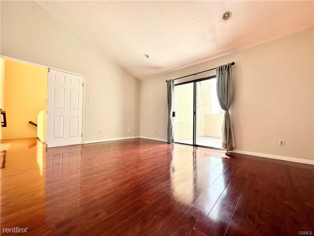 3614 Hemlock Ln - Photo 2 of 10