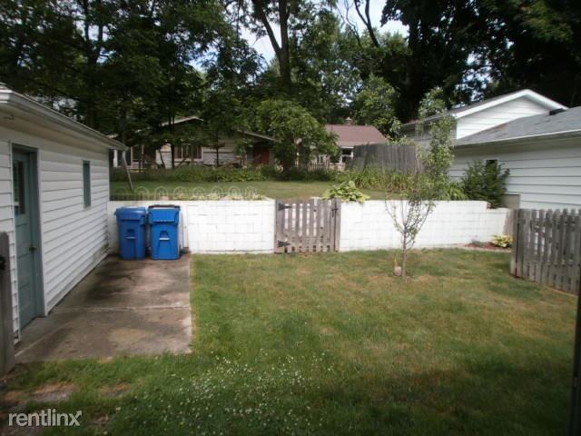 429 Jennison Ave - Photo 3 of 18