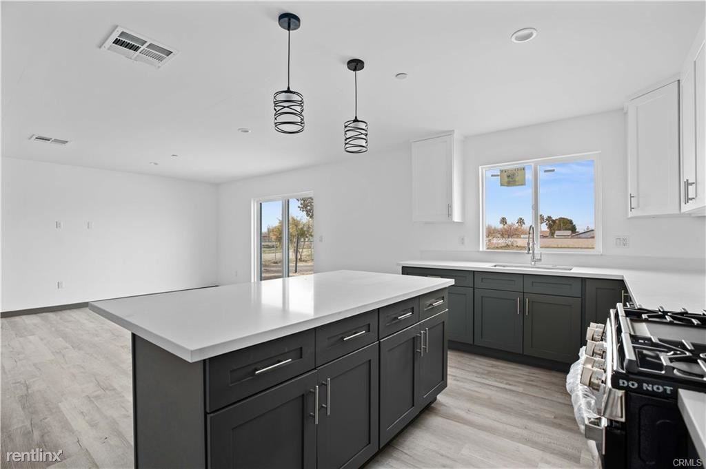 10559 E Avenue R12 - Photo 2 of 11