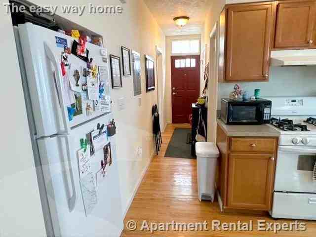 391 Columbia St - Photo 3 of 10