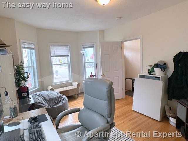 391 Columbia St - Photo 6 of 10