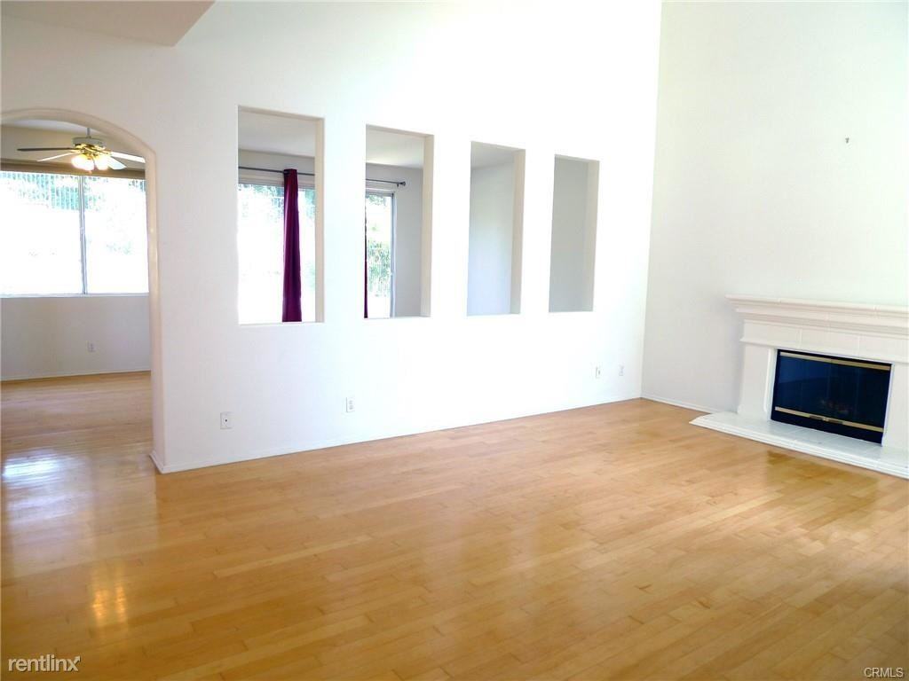 20561 Easthill Dr - Photo 2 of 11