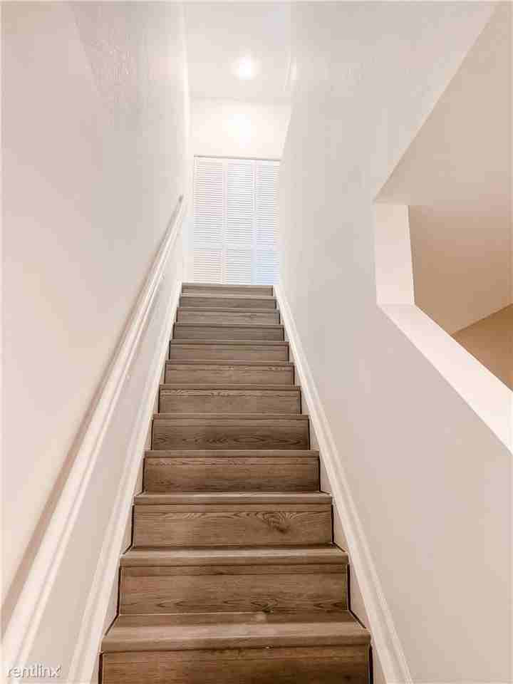 722 Sw 1st Way - Photo 2 of 32