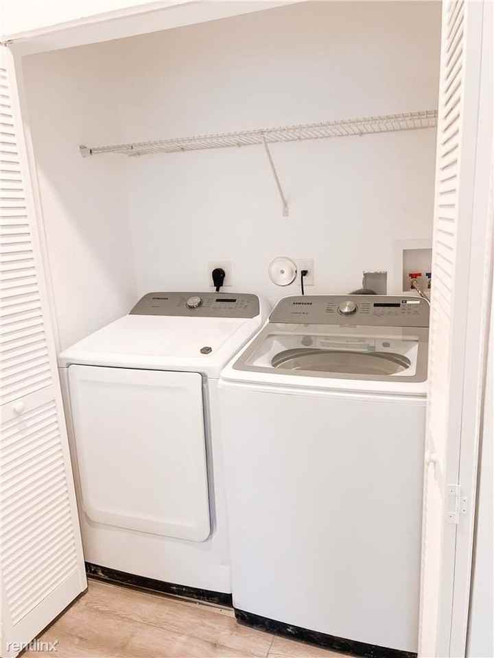 722 Sw 1st Way - Photo 3 of 32