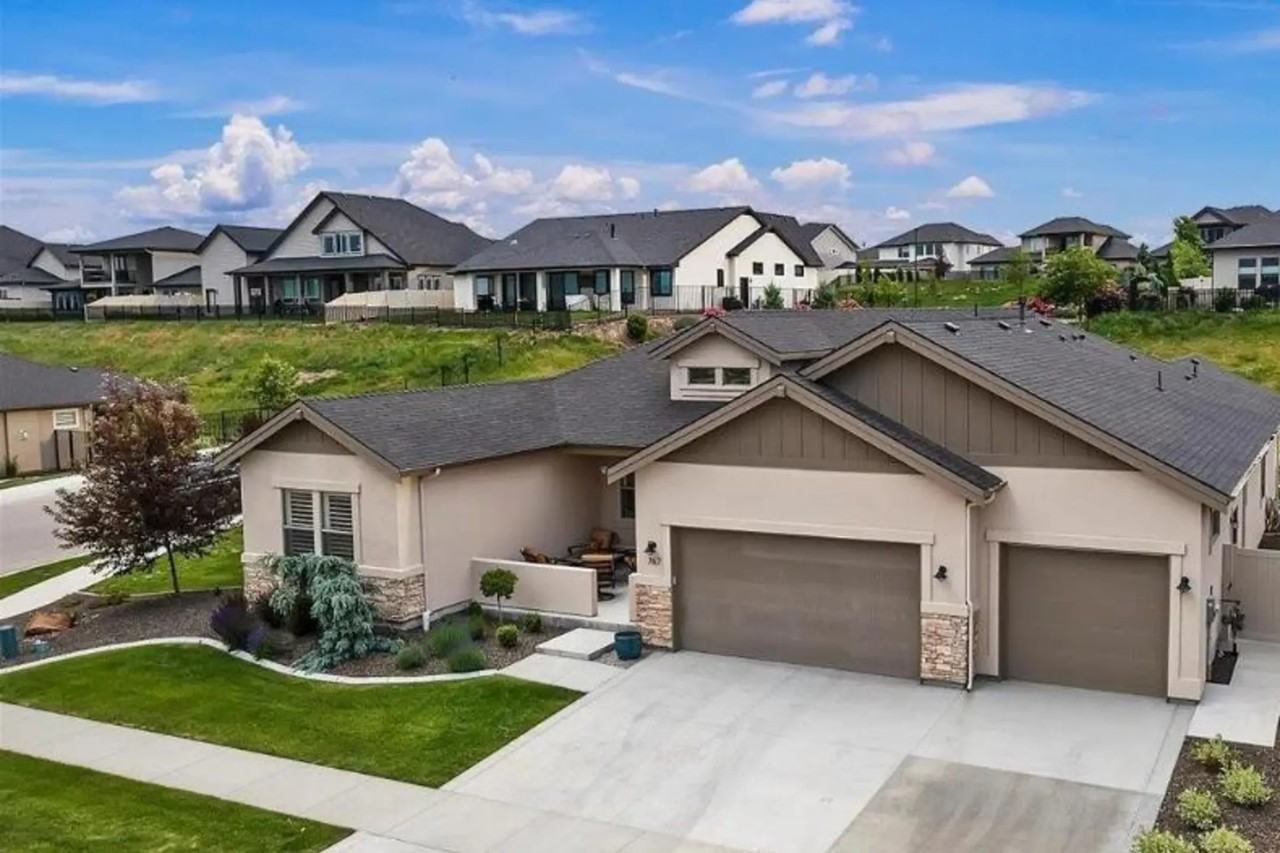 767 E Reflect Ridge Dr - Photo 2 of 21