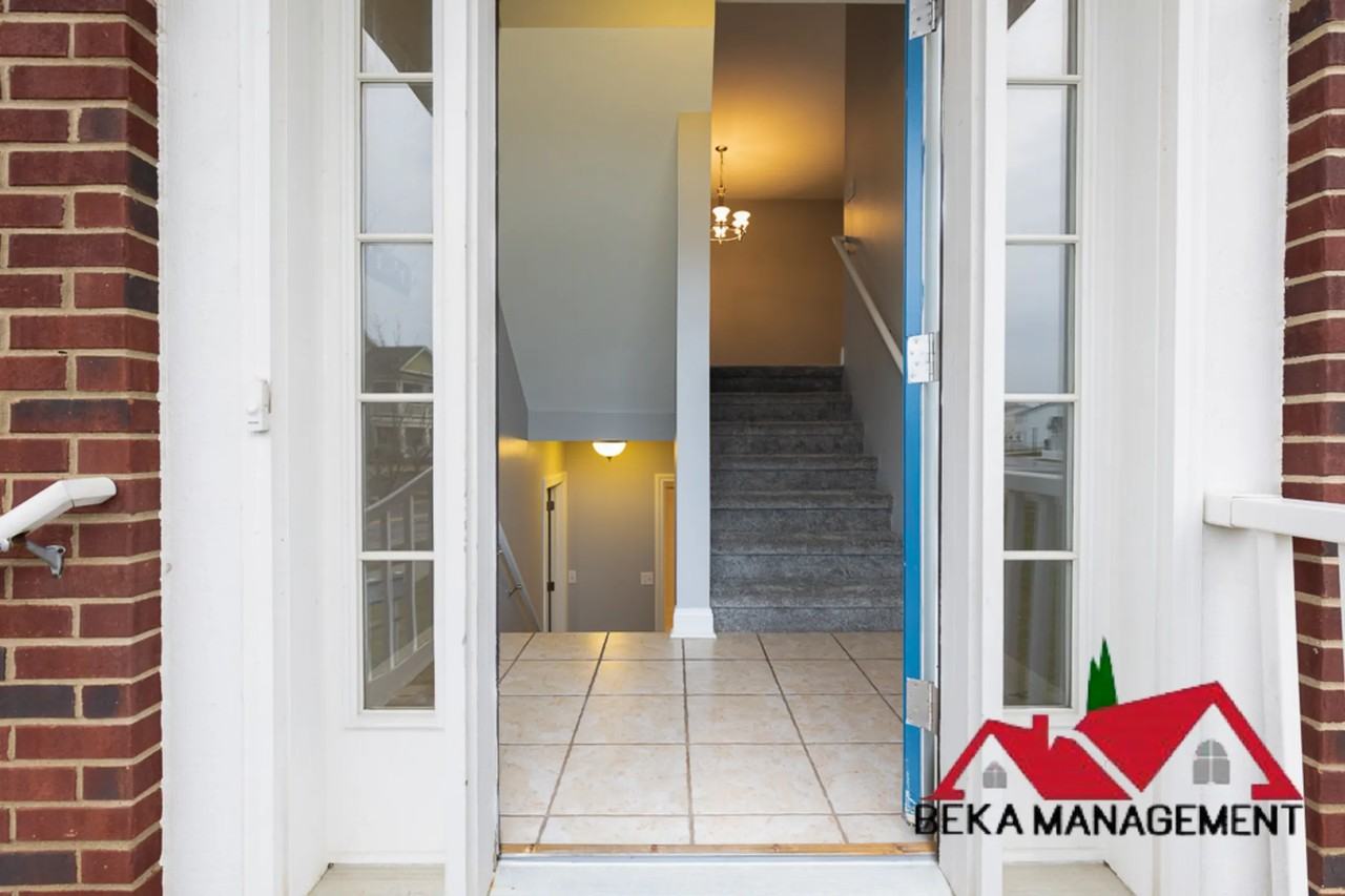 1632 Town Commons Dr - Photo 2 of 20