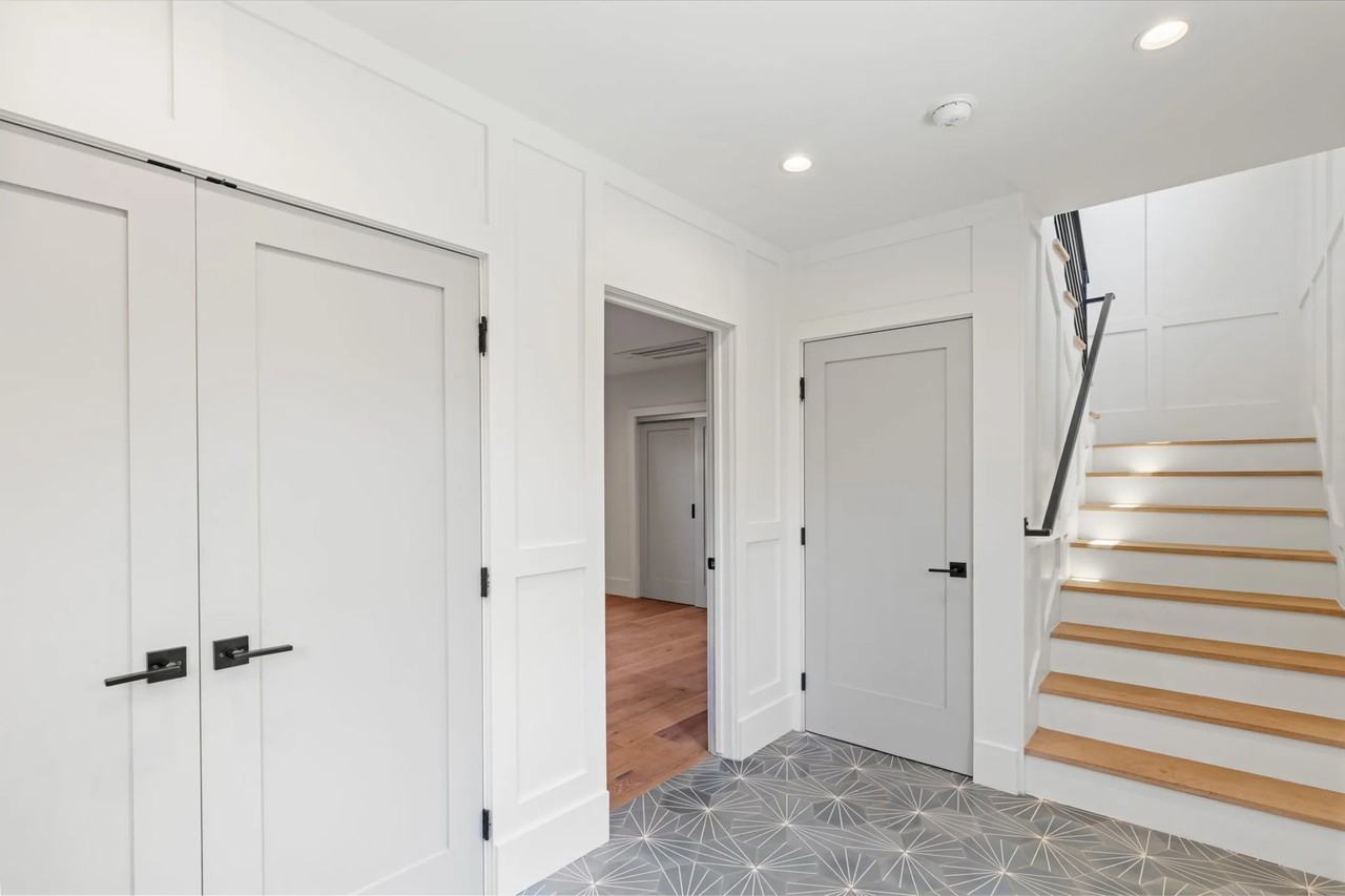 1121 E Acacia Ave - Photo 3 of 22