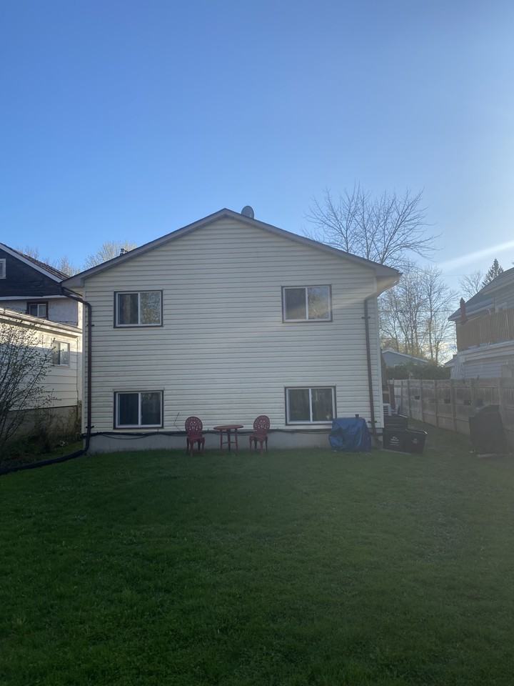 242 Front Street South - Photo 3 of 11