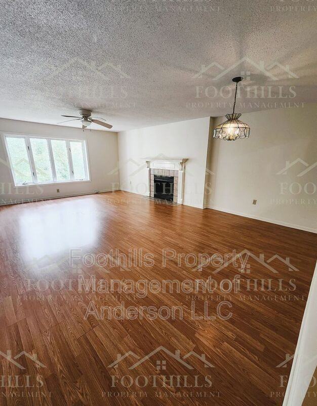 310 Northlake Dr - Photo 2 of 19