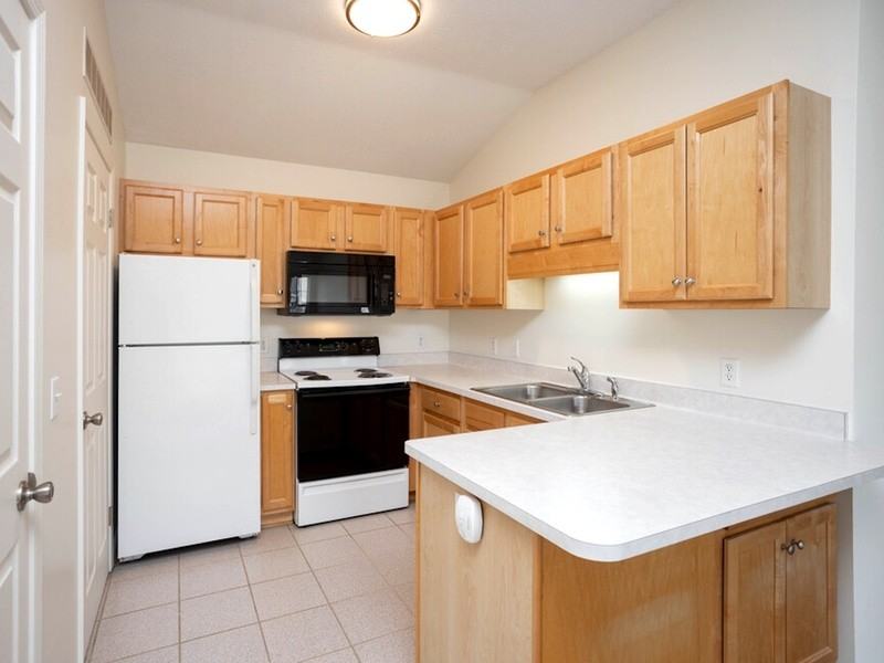 1061 Summitville Dr - Photo 3 of 15