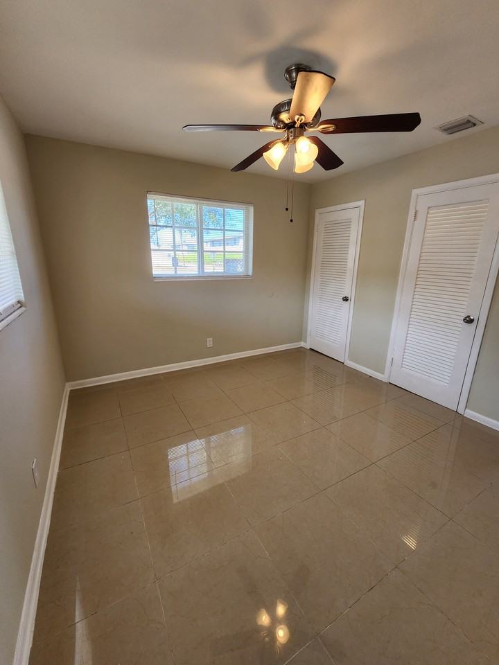 940 Laurel Dr - Photo 3 of 21