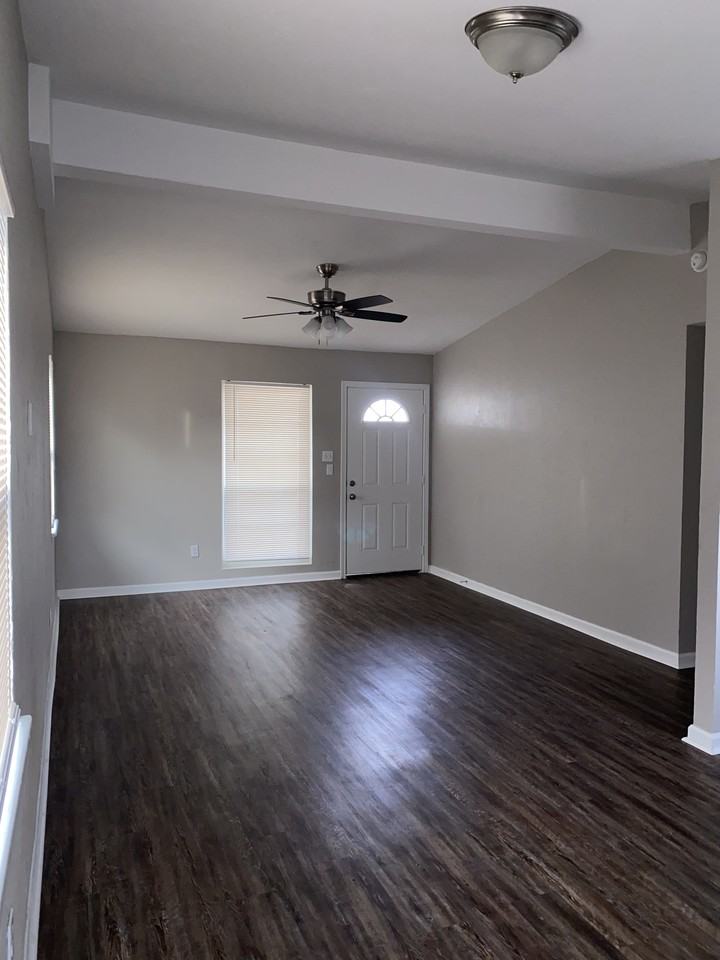 504 Nw 92nd St - Photo 3 of 18